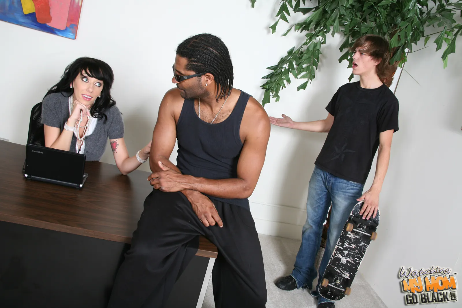 Dogfart '- Watching My Mom Go Black' protagonizando Alia Janine (foto 5)