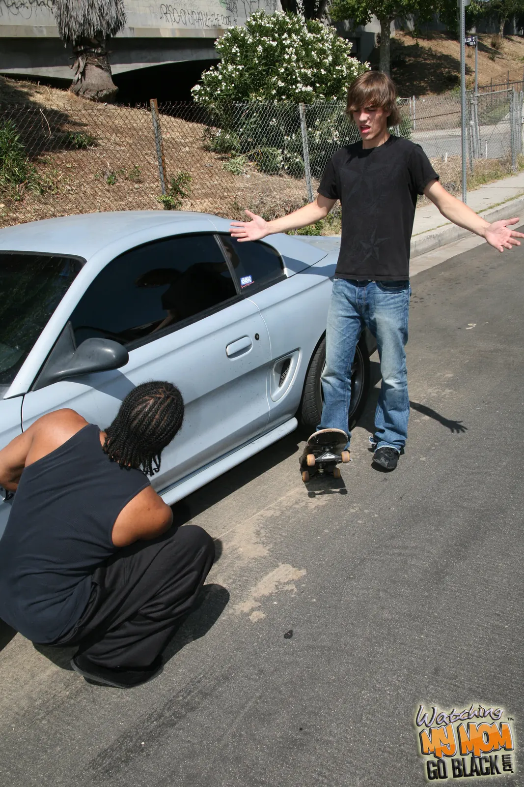 Dogfart '- Watching My Mom Go Black' protagonizando Aliah Janine (foto 1)