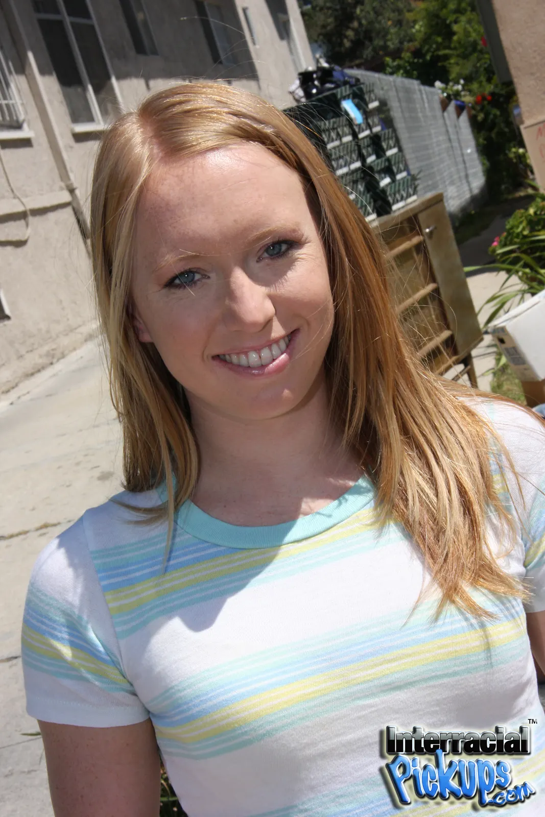 Ami Emerson en '- Interracial Pickups' from 'Dogfart' (foto 2) Dogfart '- Interracial Pickups' protagonizando Ami Emerson (foto 2)