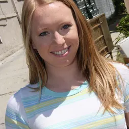 Ami Emerson en - Interracial Pickups (foto 2) Ami Emerson en 'Dogfart' - Interracial Pickups (Miniatura 2)