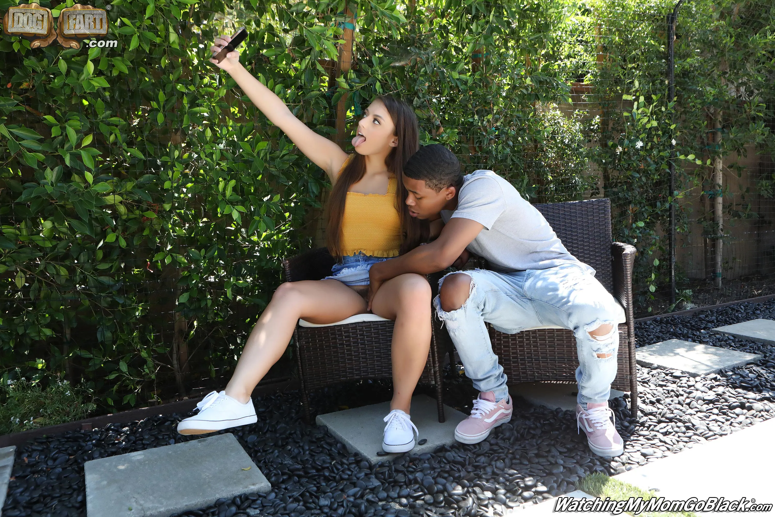 Dogfart 'and Gia Derza - Watching My Mom Go Black' protagonizando Bridgette B (foto 4)