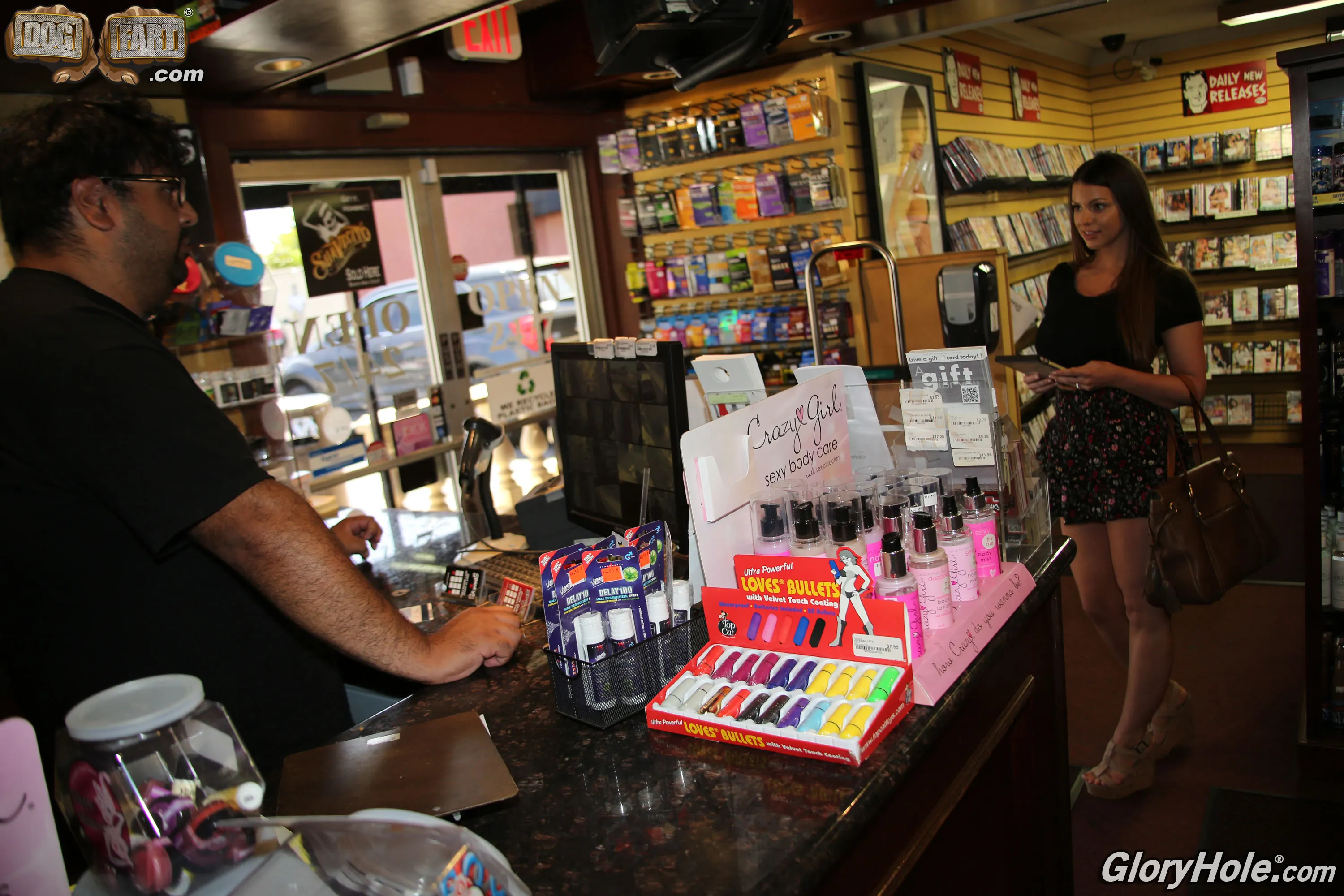 Dogfart '- Glory Hole - Scene 2' protagonizando Brooklyn Chase (foto 5)