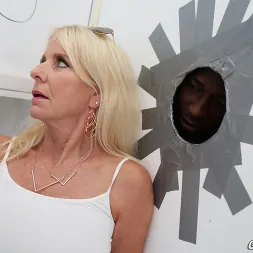 Cammille Austin en 'Dogfart' - Glory Hole (Miniatura 8)