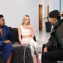 Chloe Rose en 'Dogfart' - Blacks On Blondes (Miniatura 105)