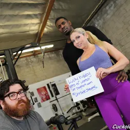 Christie Stevens en 'Dogfart' - Cuckold Sessions - Scene 2 (Miniatura 1)