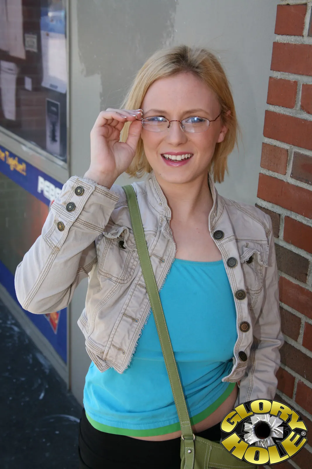 Dogfart '- Glory Hole' protagonizando Clara Beau (foto 2)