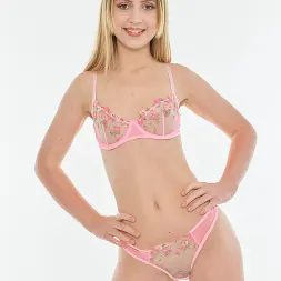 Daisy Bean en Gets Fucked By Isiah Maxwell As James Bartholet Watches (foto 1) Daisy Bean en 'Dogfart' Gets Fucked By Isiah Maxwell As James Bartholet Watches (Miniatura 1)