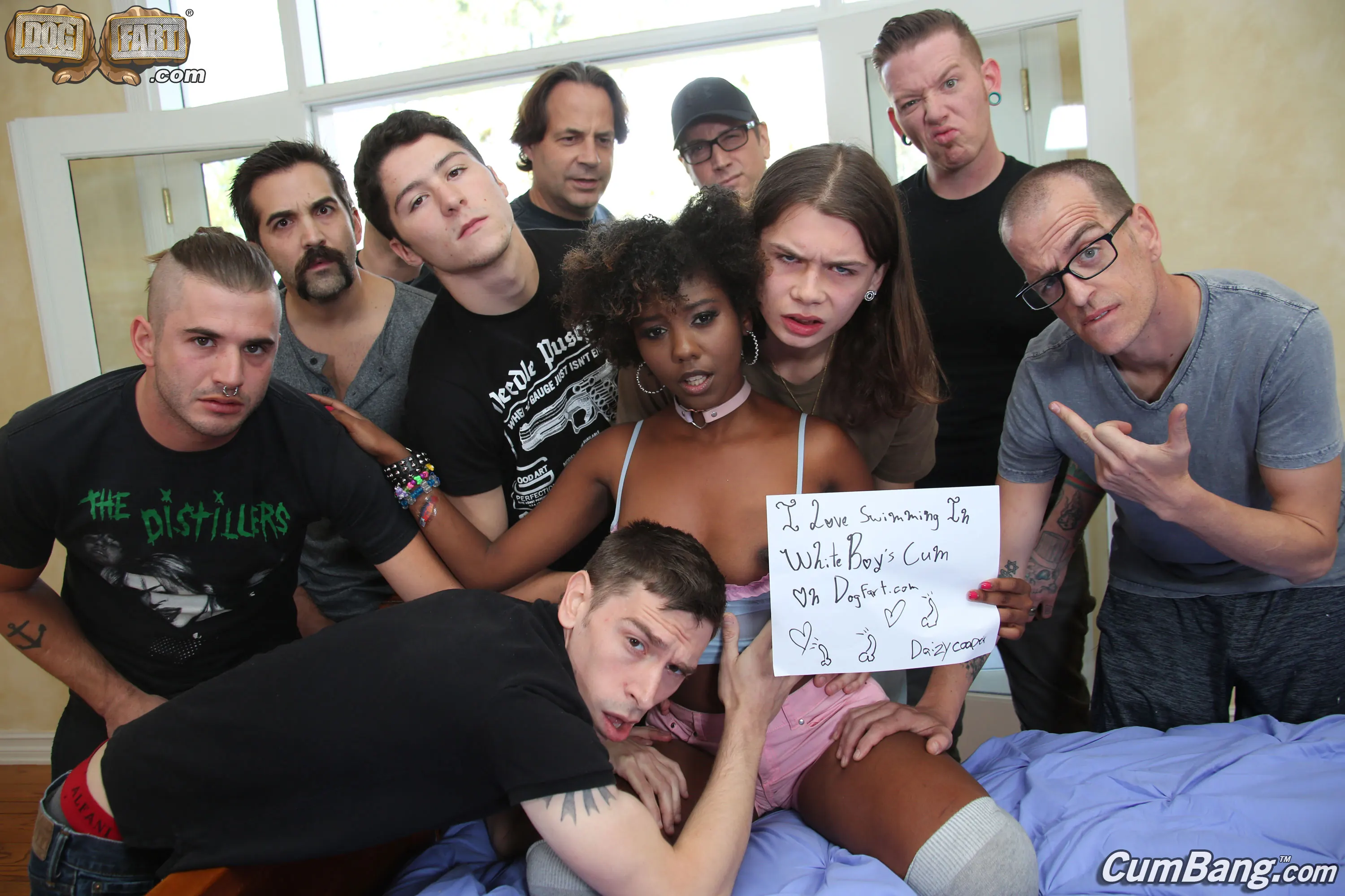 Dogfart '- Cumbang' protagonizando Daizy Cooper (foto 1)