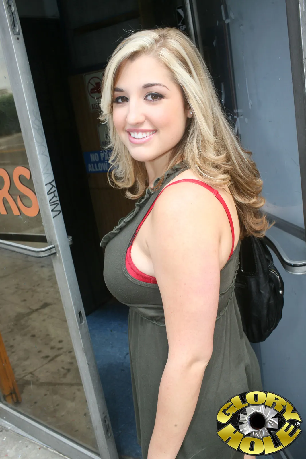 Dogfart '- Glory Hole' starring Dayna Vendetta (Photo 2)