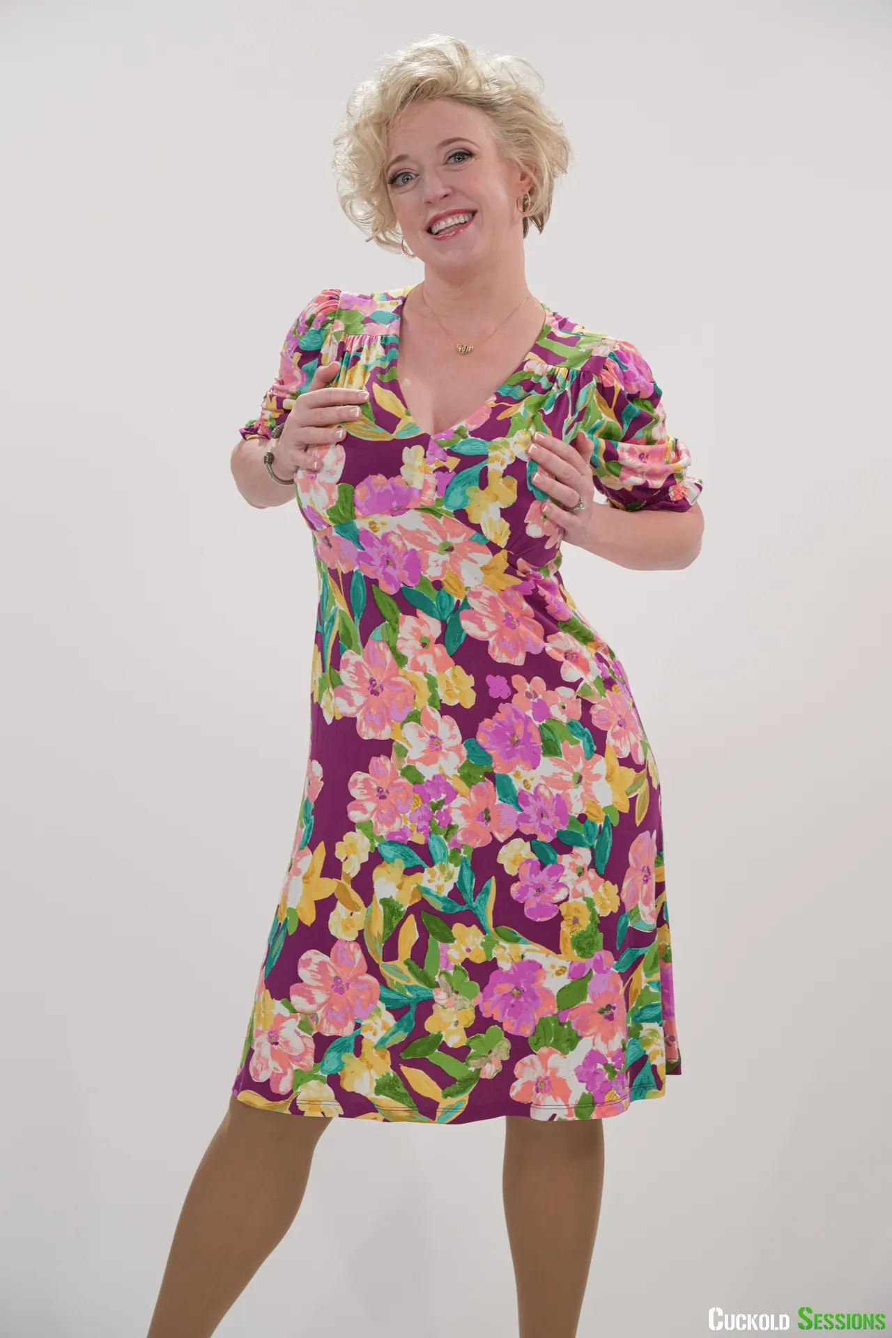 Dogfart 'Cuckold Sessions' protagonizando Dee Williams (foto 1)