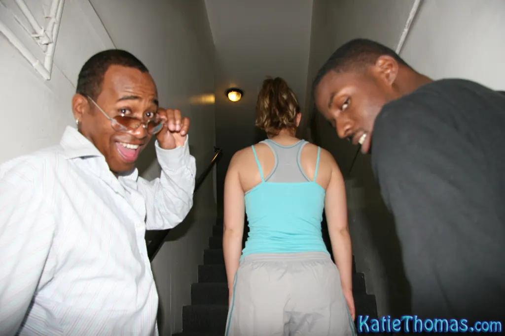 Dogfart 'Katie Thomas' starring Katie Thomas (Photo 4)