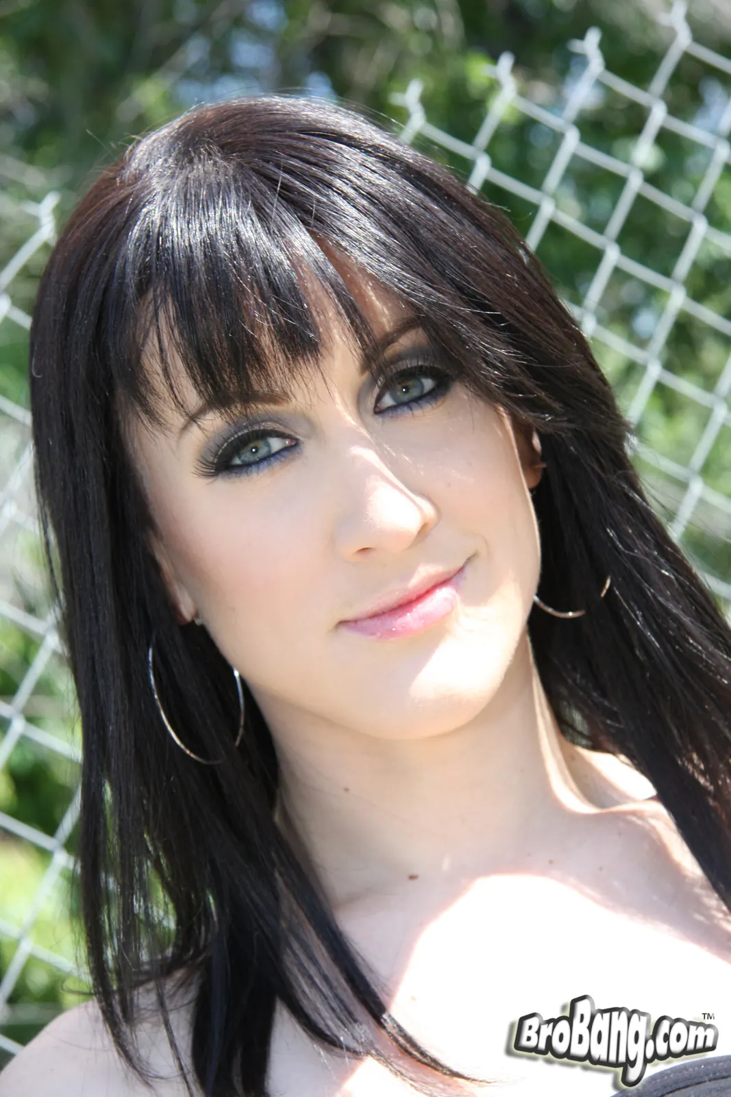 Dogfart '- Interracial Blowbang' protagonizando Dylan Ryan (foto 1)