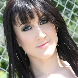 Dylan Ryan en 'Dogfart' - Interracial Blowbang (Miniatura 1)