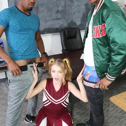 Hannah Hays en - Blacks On Blondes (foto 11) Hannah Hays en 'Dogfart' - Blacks On Blondes (Miniatura 11)