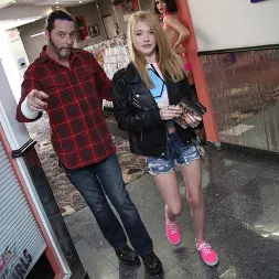 Hannah Hays en 'Dogfart' - Glory Hole (Miniatura 6)