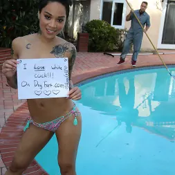 Honey Gold en - We Fuck Black Girls (foto 1) Honey Gold en 'Dogfart' - We Fuck Black Girls (Miniatura 1)