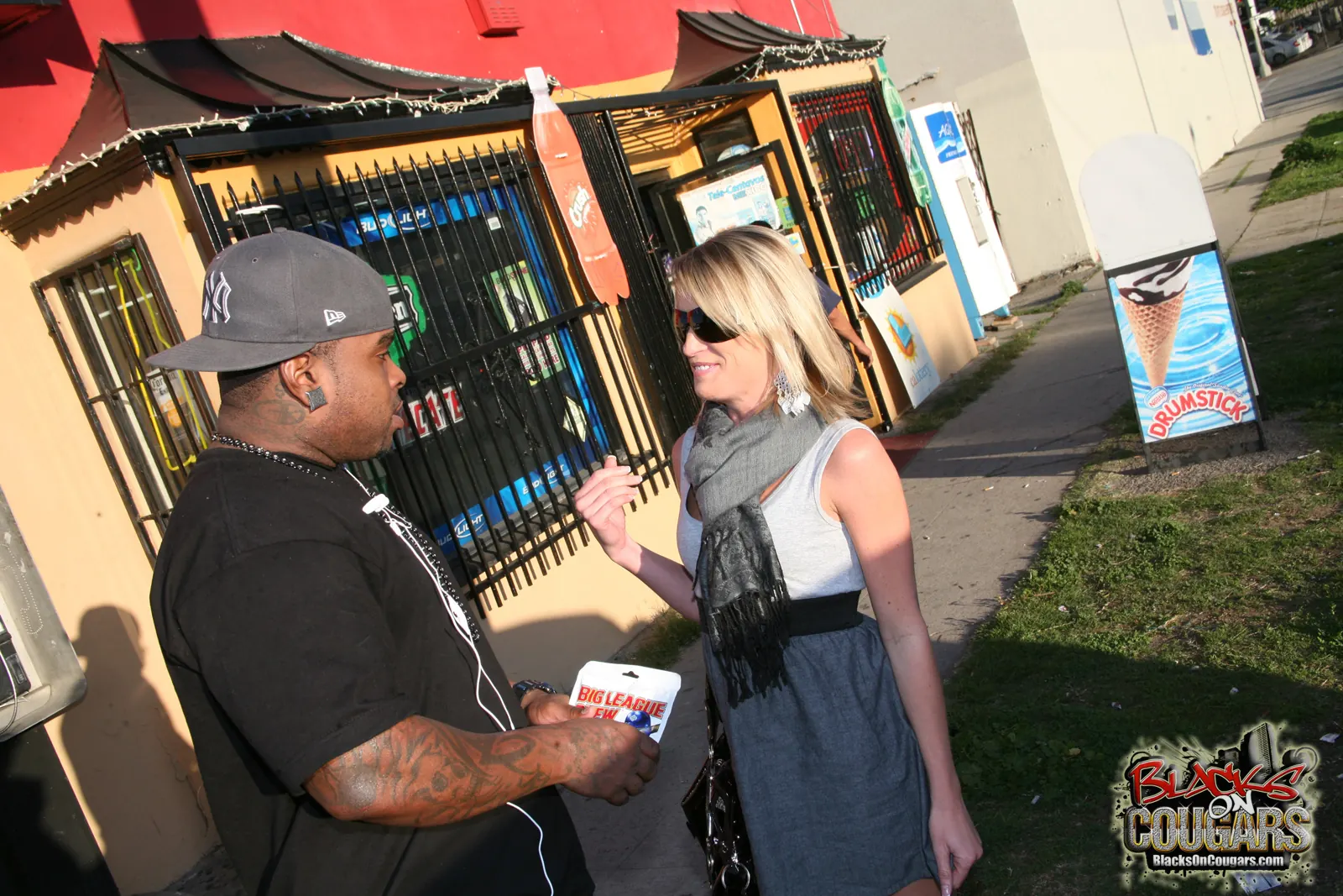 Jessie Fontana en '- Blacks On Cougars' from 'Dogfart' (foto 1) Dogfart '- Blacks On Cougars' protagonizando Jessie Fontana (foto 1)