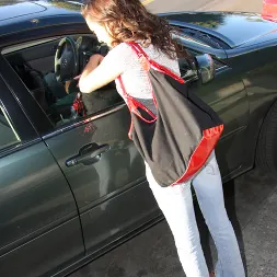 Jessie Jordan in 'Dogfart' - Interracial Pickups (Thumbnail 4)