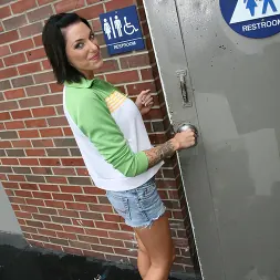 Juelz Ventura en Glory Hole (foto 2) Juelz Ventura en 'Dogfart' Glory Hole (Miniatura 2)