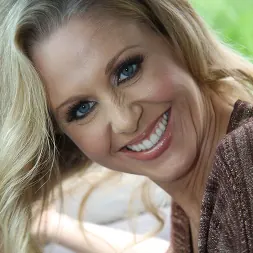 Julia Ann in 'Dogfart' - Interracial Pickups (Thumbnail 7)