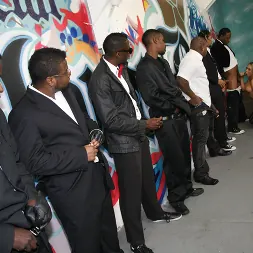 Kagney Linn Karter en 'Dogfart' - Interracial Blowbang (Miniatura 10)