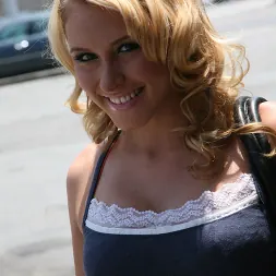 Katie Summers en 'Dogfart' - Glory Hole (Miniatura 2)