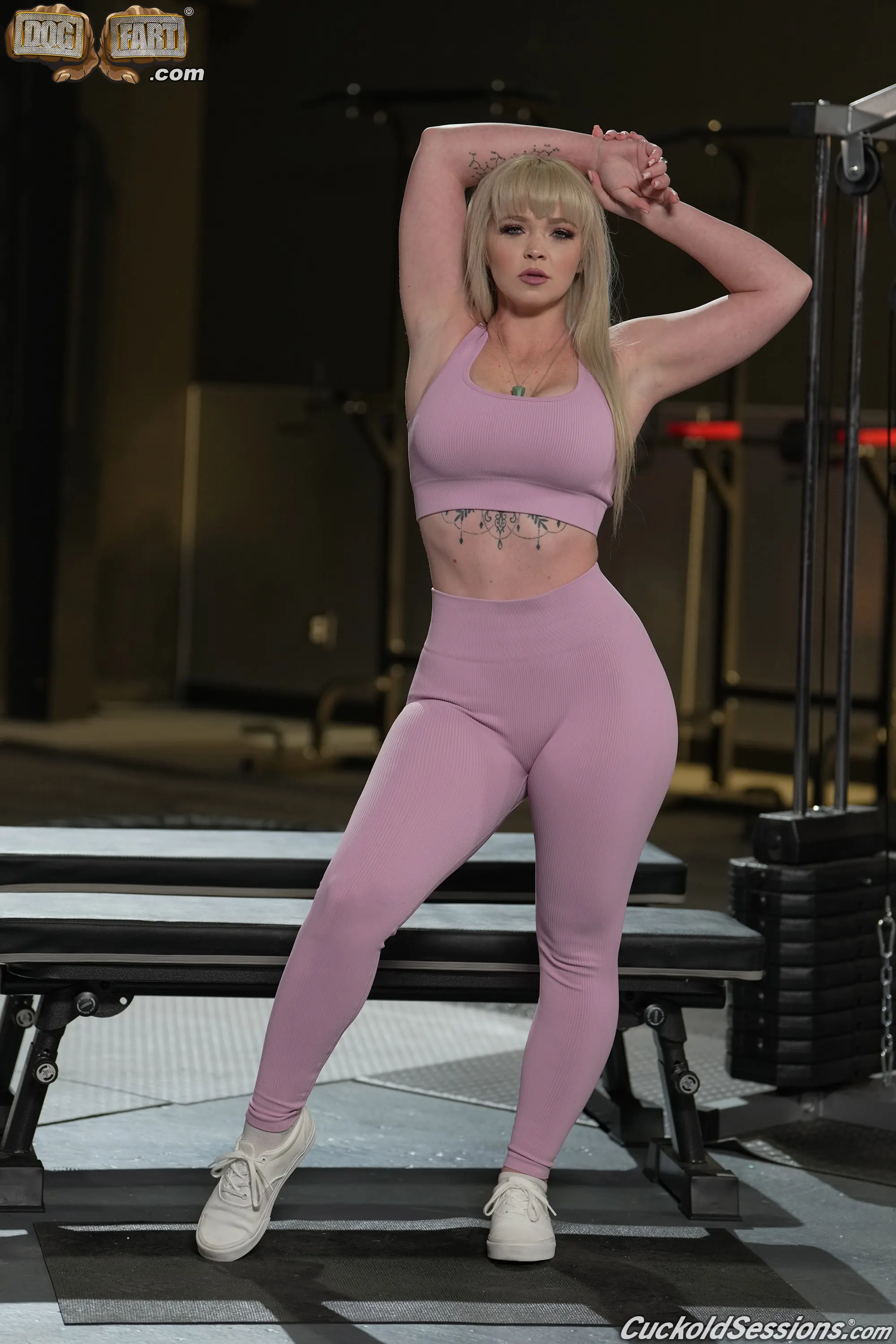 Dogfart '- Cuckold Sessions - Scene 2' protagonizando Kay Carter (foto 5)