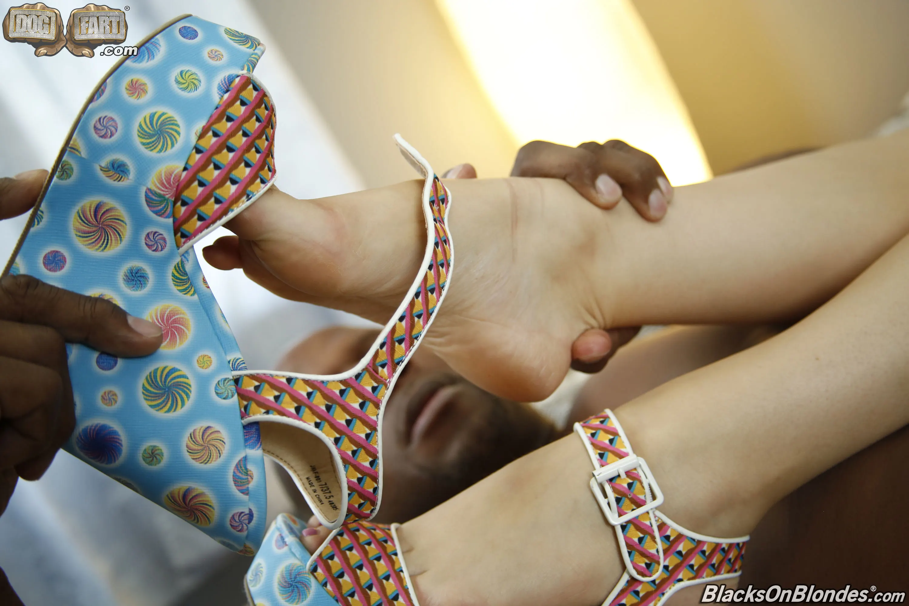 Lana Rhoades en '- Blacks On Blondes' from 'Dogfart' (foto 14) Dogfart '- Blacks On Blondes' protagonizando Lana Rhoades (foto 14)