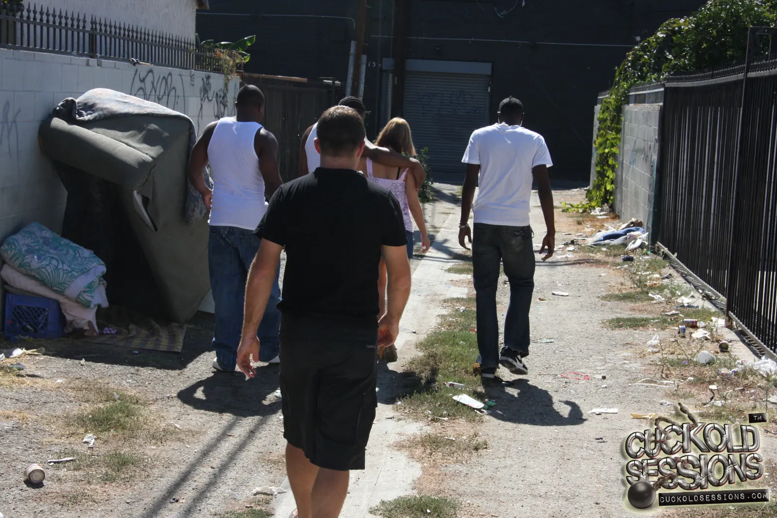 Leah Livingston in '- Cuckold Sessions' from 'Dogfart' (Photo 3) Dogfart '- Cuckold Sessions' starring Leah Livingston (Photo 3)