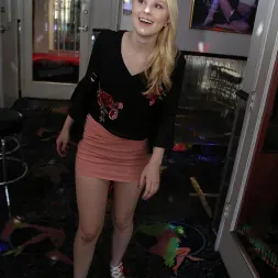 Lily Rader en 'Dogfart' - Glory Hole (Miniatura 7)