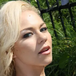 Melanie Jayne in - Interracial Blowbang (Photo 3) Melanie Jayne in 'Dogfart' - Interracial Blowbang (Thumbnail 3)