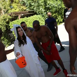 Melissa Moore en 'Dogfart' - Interracial Blowbang (Miniatura 4)