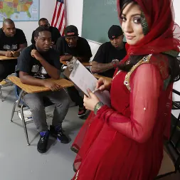 Nadia Ali en 'Dogfart' - Blacks On Blondes (Miniatura 5)