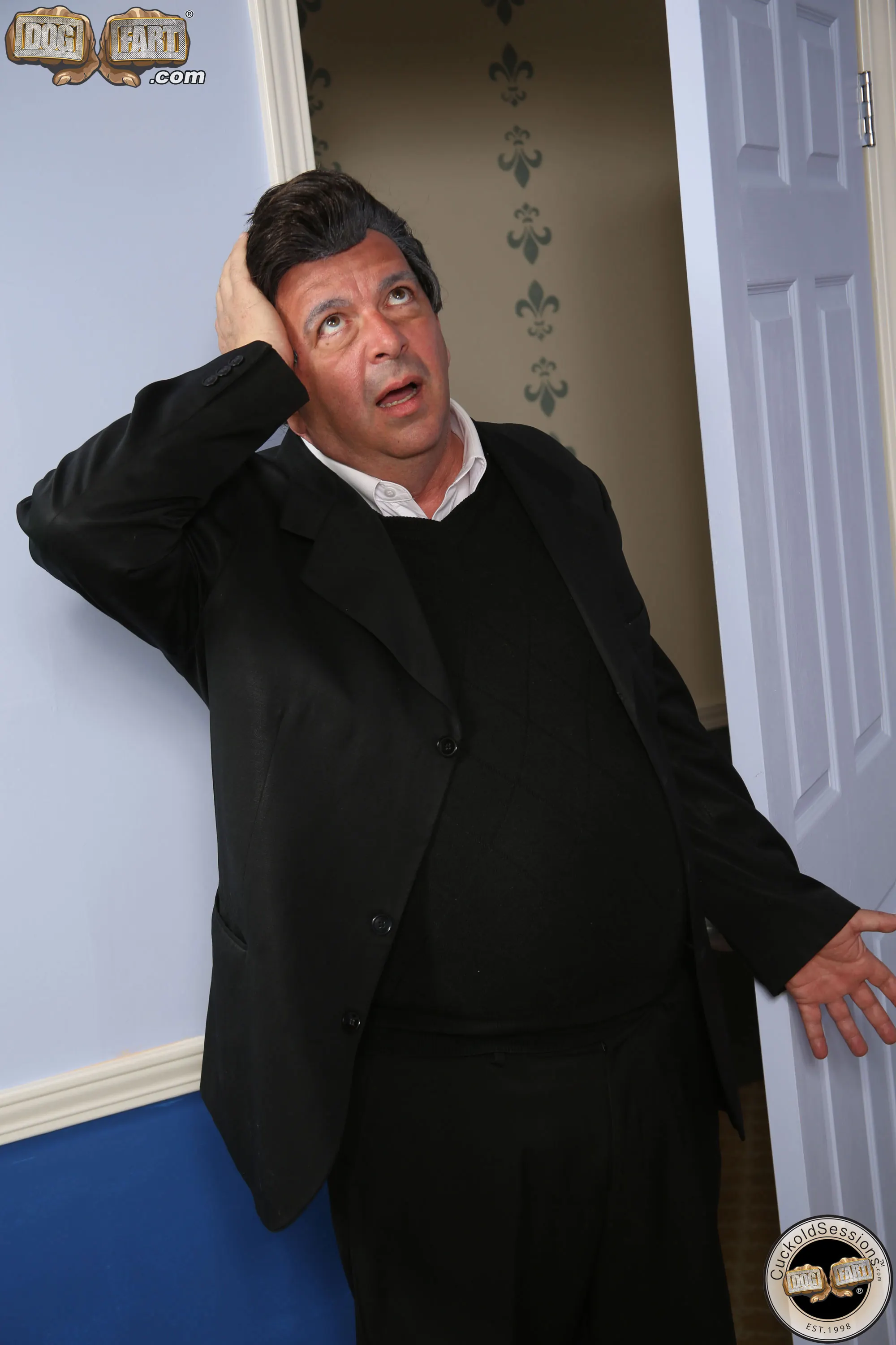 Dogfart 'and Nina Hartley - Cuckold Sessions' protagonizando Raven Bay (foto 8)