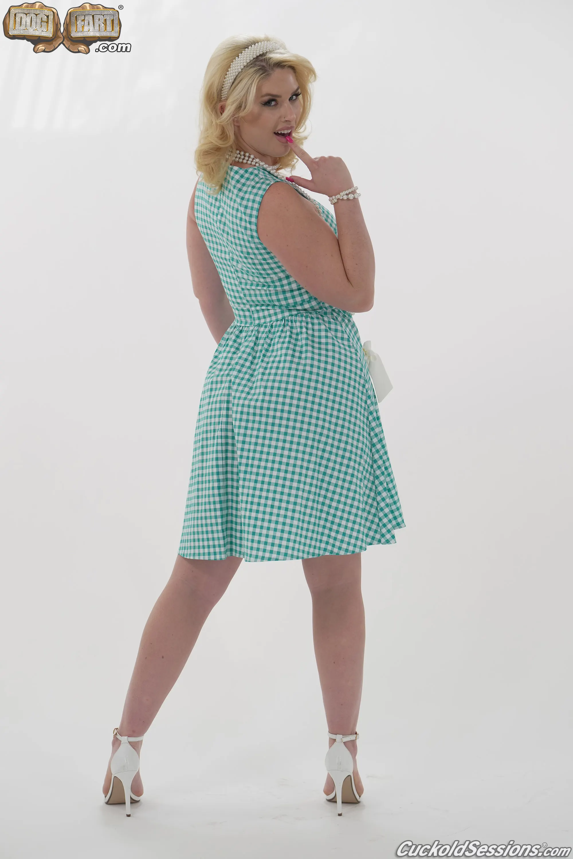 Riley Reign in '- Cuckold Sessions' from 'Dogfart' (Photo 18) Dogfart '- Cuckold Sessions' starring Riley Reign (Photo 18)