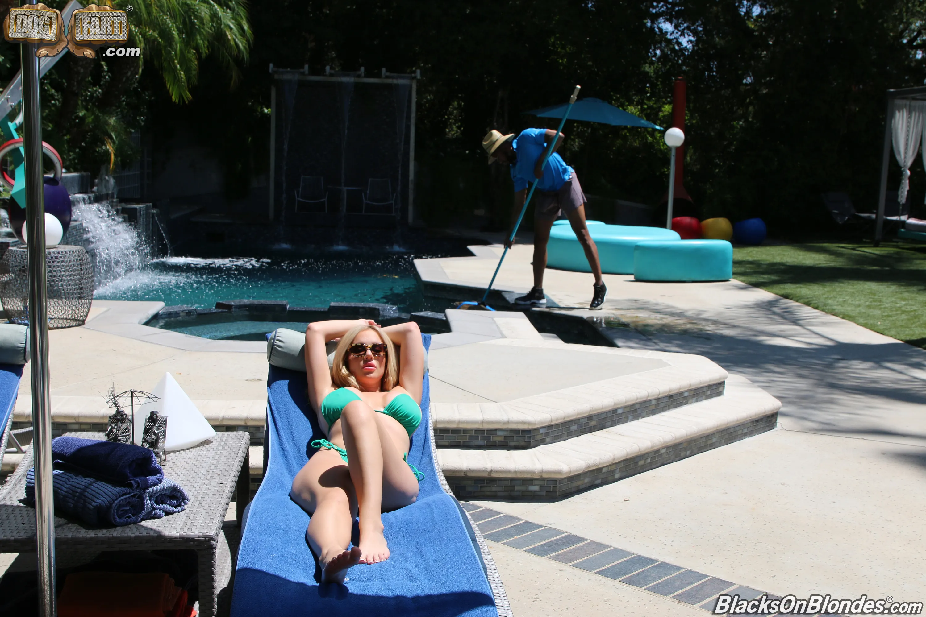 Dogfart '- Blacks On Blondes - Scene 2' protagonizando Savannah Bond (foto 3)