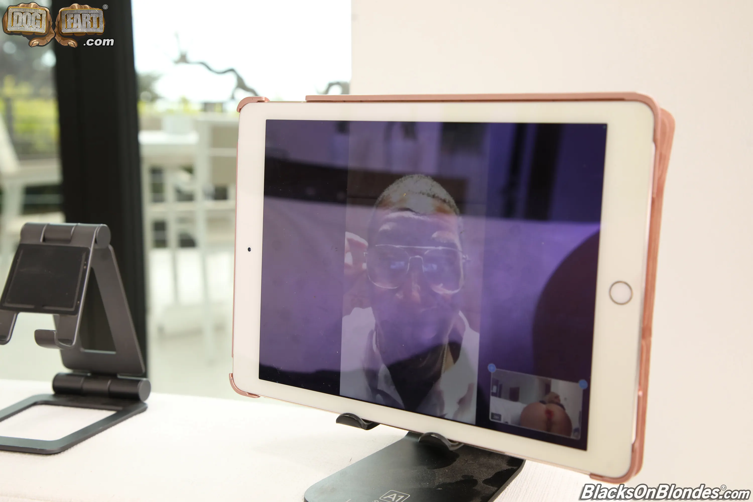 Dogfart '- Blacks On Blondes - Scene 3' protagonizando Savannah Bond (foto 84)