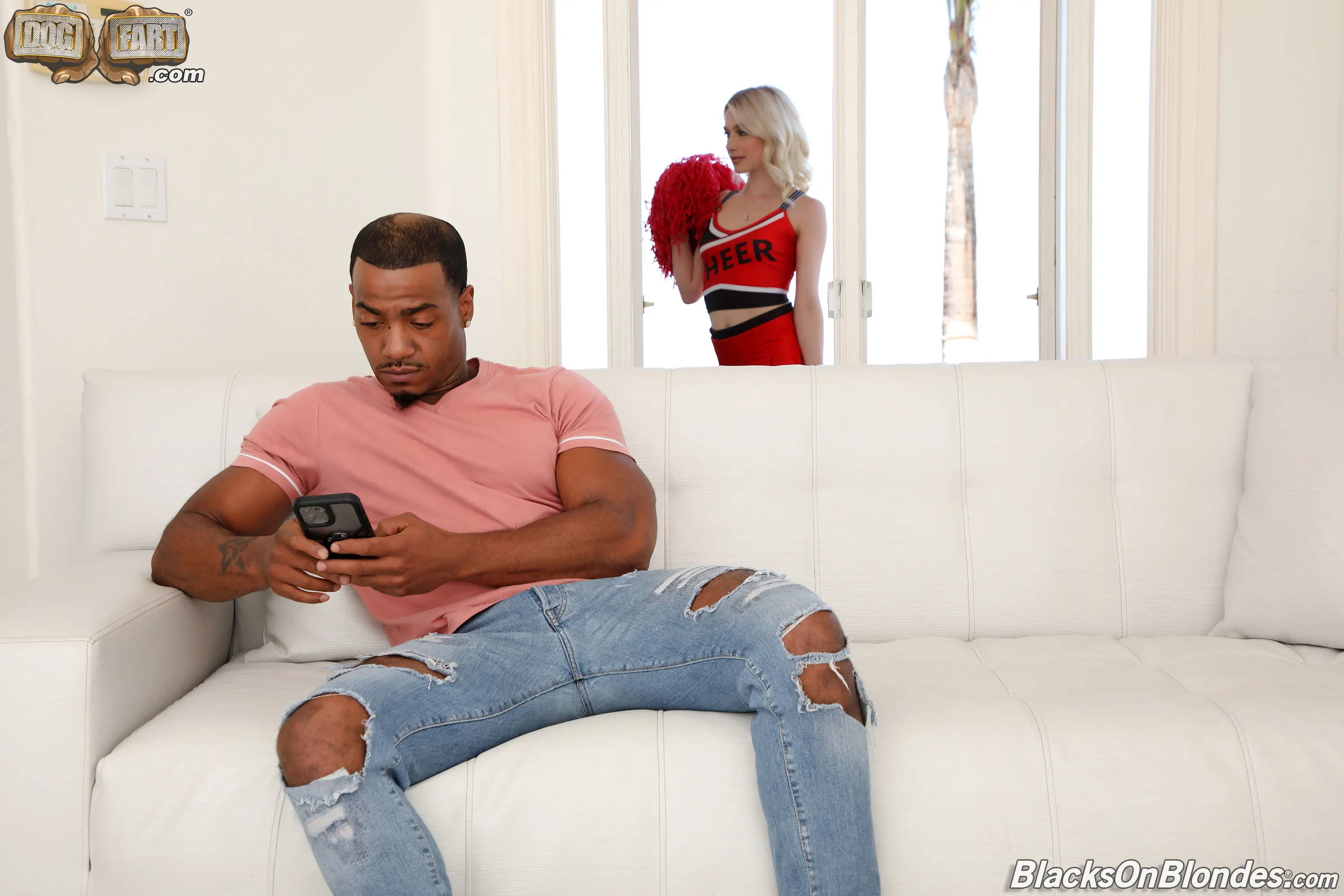 Dogfart '- Blacks On Blondes' protagonizando Scarlett Hampton (foto 1)