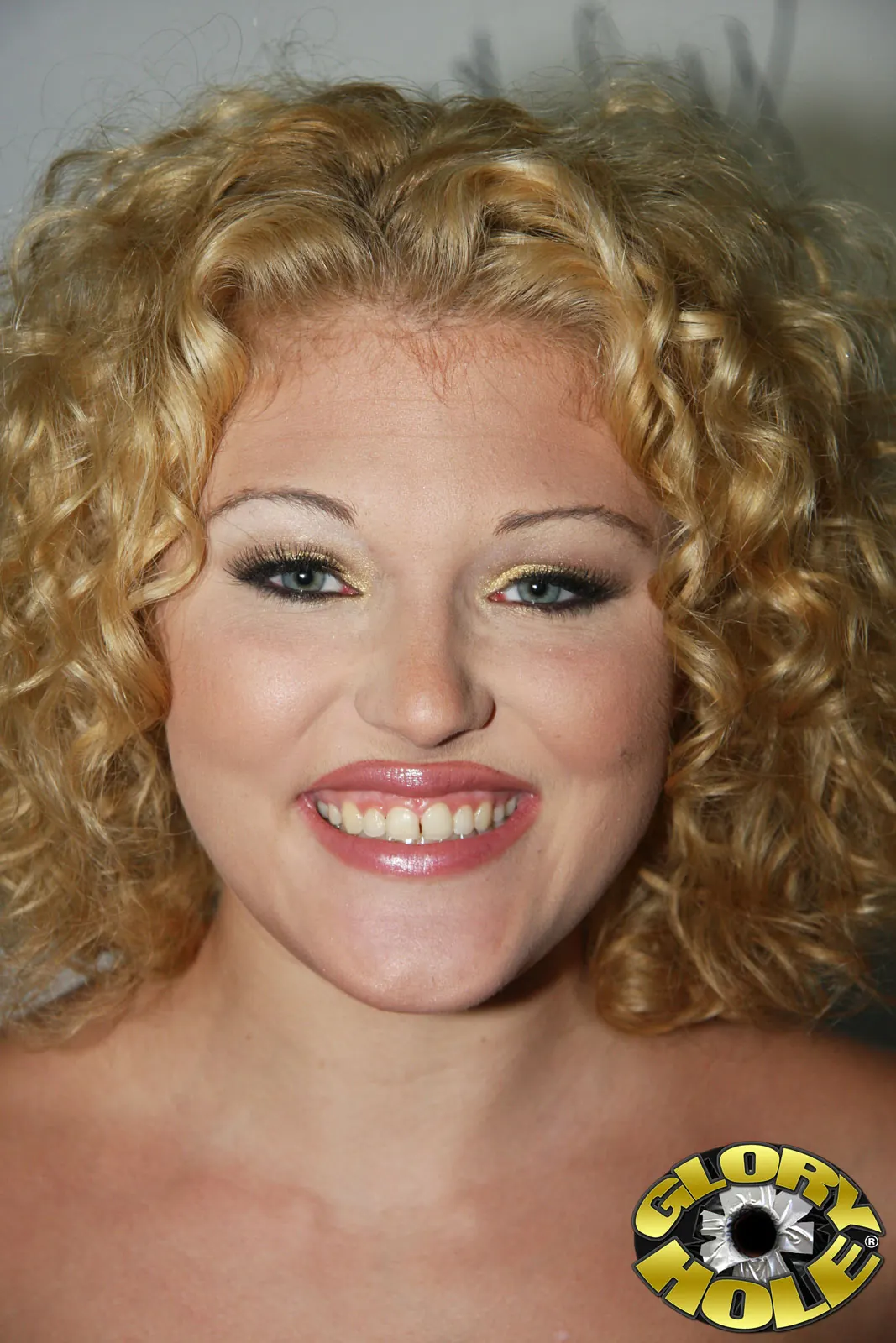 Dogfart '- Glory Hole' protagonizando Shirley Dimples (foto 1)