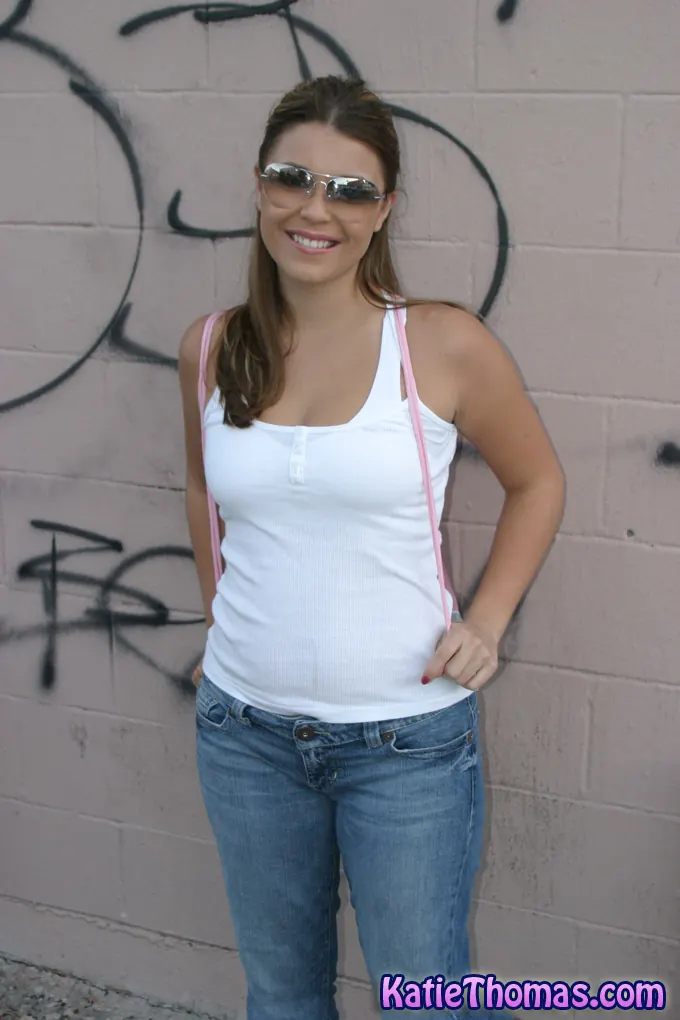 Dogfart 'Katie Thomas' starring Katie Thomas (Photo 1)