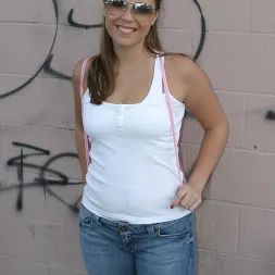 Katie Thomas in Katie Thomas (Photo 1) Katie Thomas in 'Dogfart' Katie Thomas (Thumbnail 1)