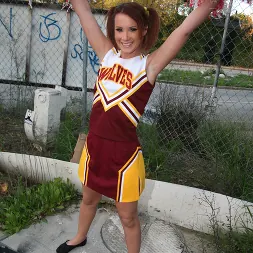 Tweety Valentine in - Interracial Blowbang (Photo 1) Tweety Valentine in 'Dogfart' - Interracial Blowbang (Thumbnail 1)