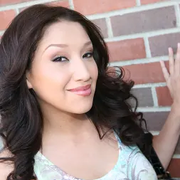 Vicki Chase en - Glory Hole Initiations (foto 2) Vicki Chase en 'Dogfart' - Glory Hole Initiations (Miniatura 2)