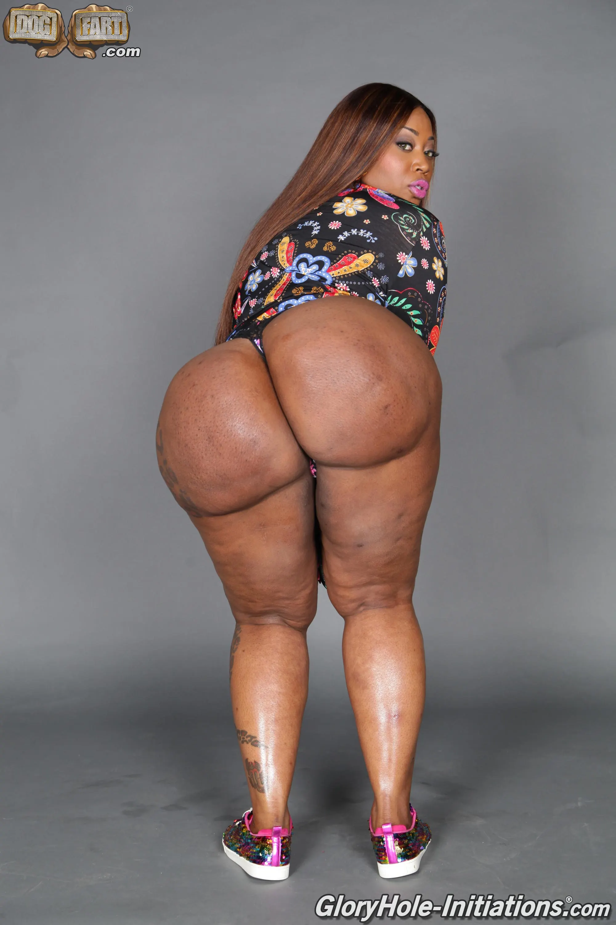 Dogfart '- Gloryhole Initiations' protagonizando Victoria Cakes (foto 3)